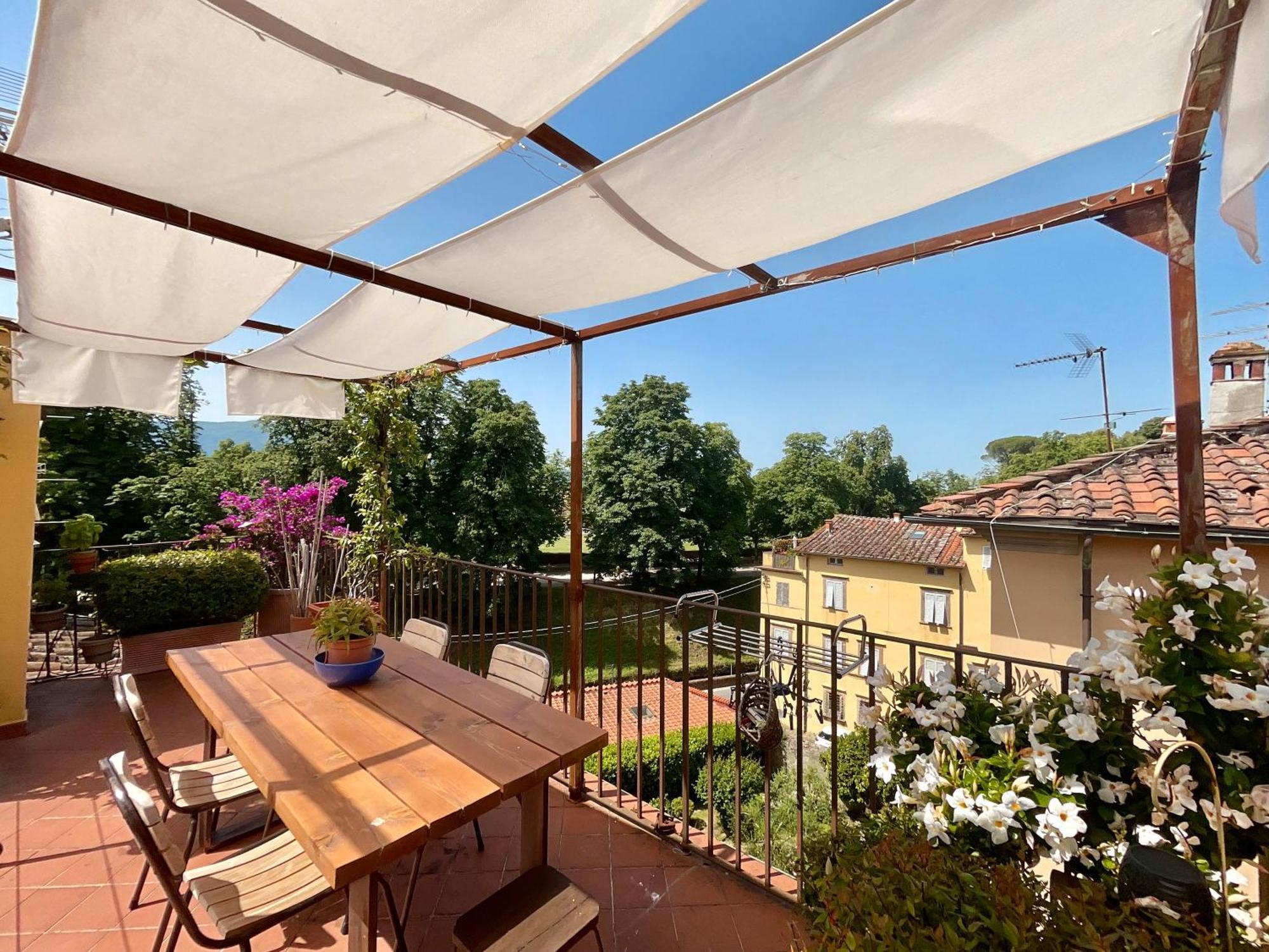 Ferienwohnung La Terrazza Di Sofia Lucca Exterior foto
